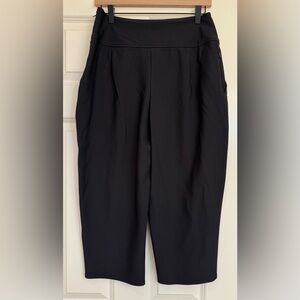 Athleta Wide Leg Cropped Black Pant Women’s Size 8 Petite